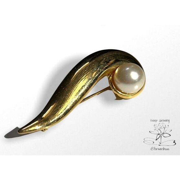 Bundle Sale 3 for $15 | PD Premier Designs Gold-tone Brooch Faux Pearl - Picture 1 of 10